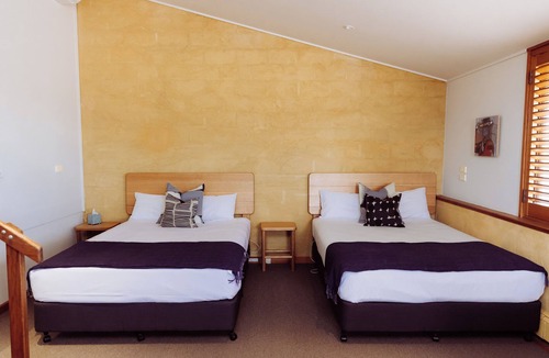 Parachilna Hotel | Prairie Hotel