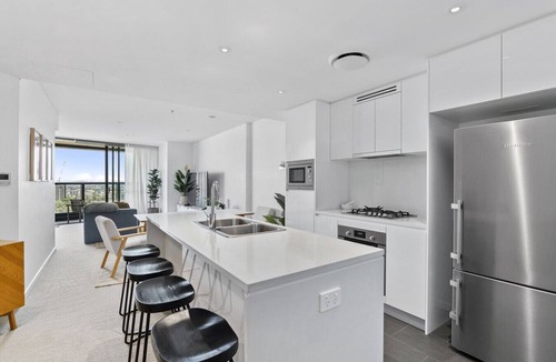 Brisbane Central Business District Apartment | Premium 2-Bed 2-BathSkytower Uptown Apartment | Central Park-Style Views