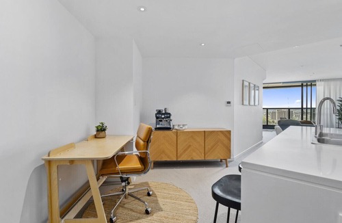 Brisbane Central Business District Apartment | Premium 2-Bed 2-BathSkytower Uptown Apartment | Central Park-Style Views