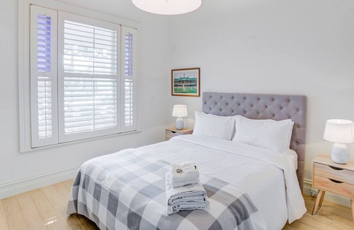South Melbourne House | Premium double story terrace house ~ 5★ Location