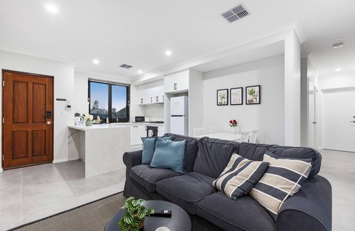 St James House | Premium Modern Homestay-Walk to Curtin University