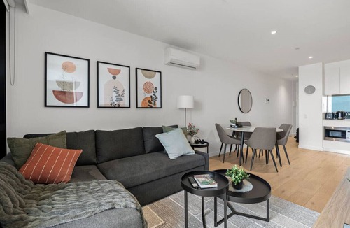 Southbank Apartment | Premium Retreat | Balcony/Views/Pool/Gym/Parking