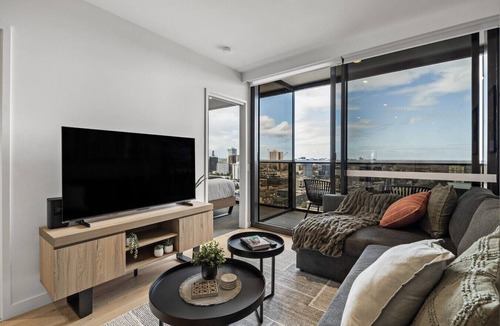 Southbank Apartment | Premium Retreat | Balcony/Views/Pool/Gym/Parking