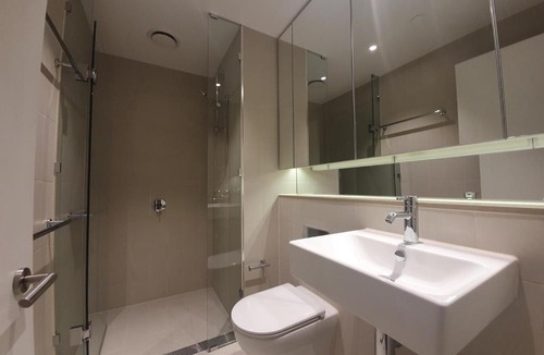 Docklands Apartment | Premium River View Apartment in Docklands