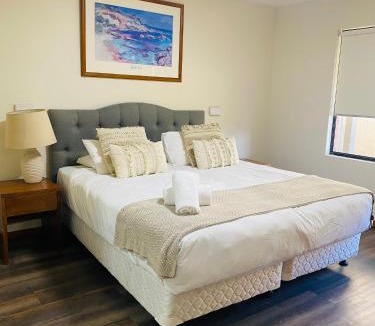 Broadwater Resort | Presidential Bungalow