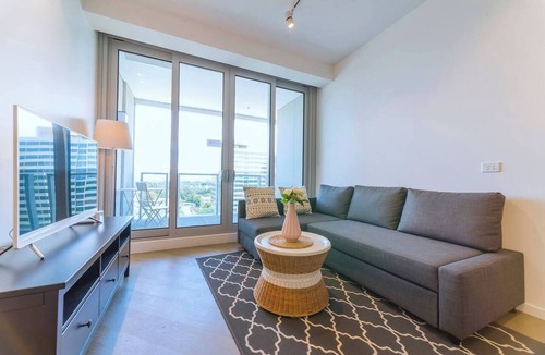 Melbourne Apartment | Pride Fawkner Apt Bayview LX Free Parking Pool Gym