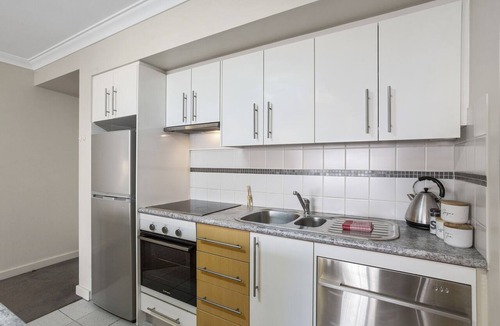 Perth Central Business District Apartment | Prime 2BR Suite on Mounts Bay Road