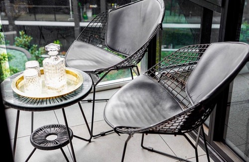 Hawthorn Apartment | Prime Hawthorn 2BR Apt with parking, pool and gym