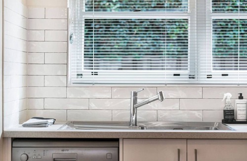 Royston Park House | Prime Location 2 Bed Renovated in Royston Park