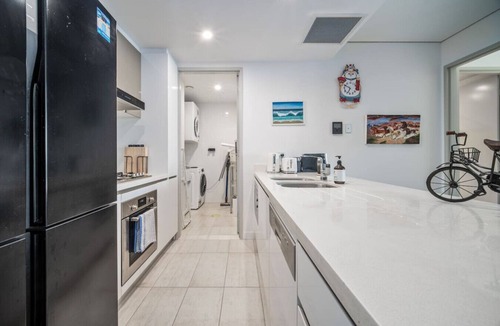 Southport Apartment | Prime Location | Wake Up to Ocean Views | Pool