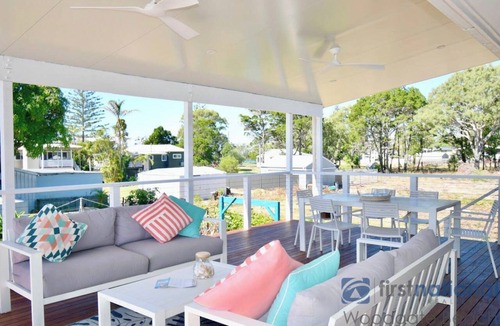 Woodgate House | Prime Position, Awesome House, Huge Deck with Sea Breezes