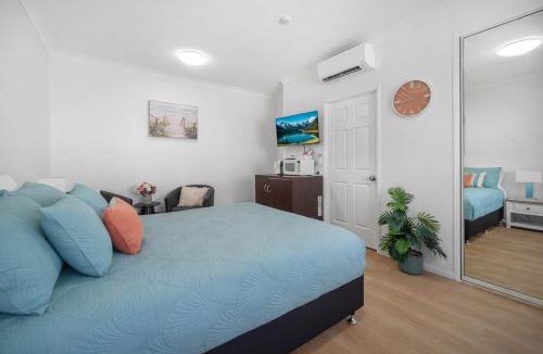 South Townsville Apartment | Prime South Townsville Studio with Waterfront Views and Resort Style Pool
