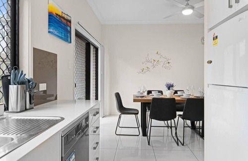 Eight Mile Plains House | Prime Spot 3-Bed | Walk to Bus Drive Anywhere Fast