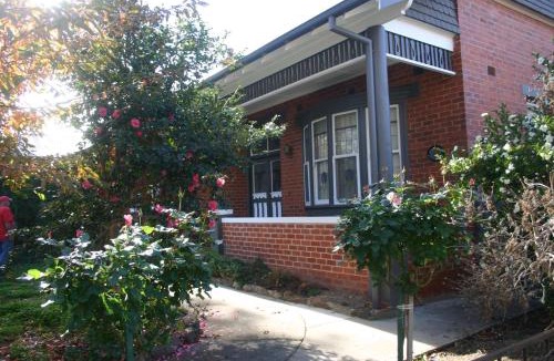 Albury House | Primrose Cottage