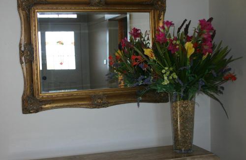 Albury House | Primrose Cottage