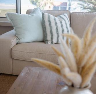 Ledge Point House | Princes Beach Cottage, sea views, BBQ & fireplace