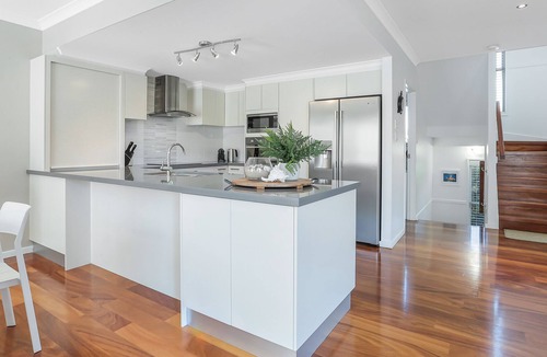 Noosaville House | Privacy by the river, Noosaville