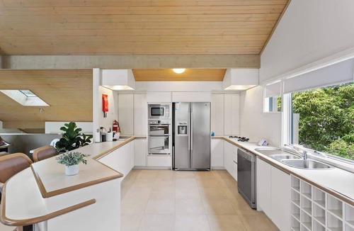 Silverleaves House | Private Access to Beach, Oceanview with Home Gym