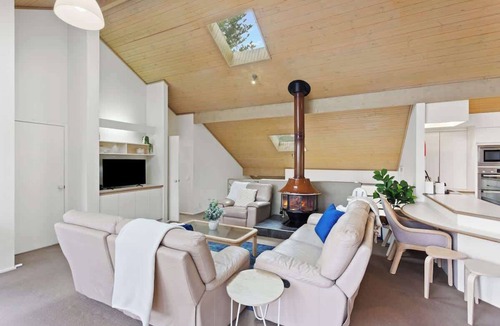 Silverleaves House | Private Access to Beach, Oceanview with Home Gym