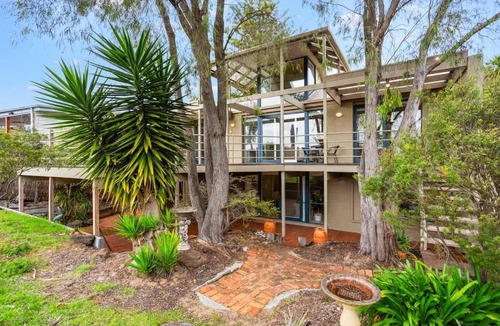 Silverleaves House | Private Access to Beach Oceanview with Home Gym