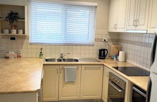 Kardinya House | Private and Secure, 3 bed 1.5 bath