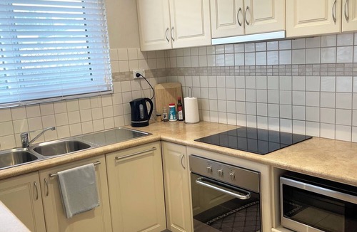 Kardinya House | Private and Secure, 3 bed 1.5 bath