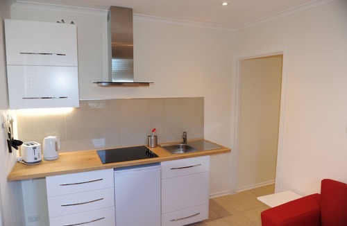 Patterson Lakes Apartment | Private Apartment with lake + beach accsess, WIFI & Aircon