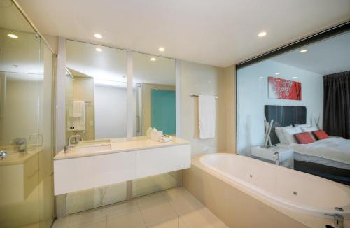 Surfers Paradise Apartment | Private Apartment with Ocean Views at Q1 Resort