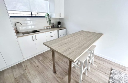 Barwon Heads Apartment | Private Barwon Heads Cottage | Walk to River