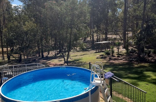 Curra Cabin | Private cabin on 5 acres with WiFi, AC & pet friendly