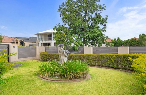 Calamvale Apartment | Private Cinema! 5Beds Spacious Villa Near Shops