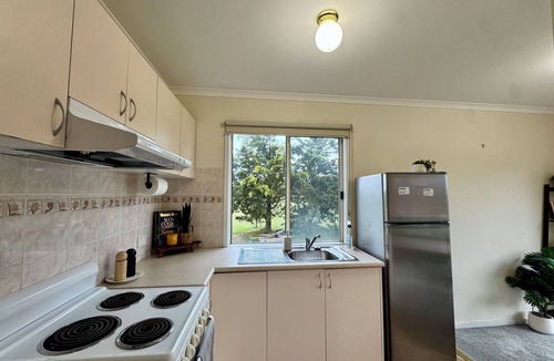 Werribee South House | Private Farmhouse & Paddock Available. Parking for horse float, boat, caravan.