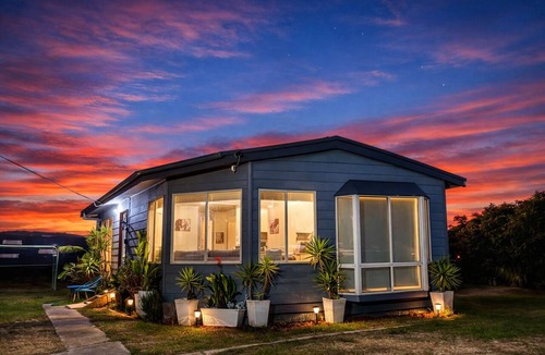 Werribee South House | Private Farmhouse & Paddock Available. Parking for horse float, boat, caravan.