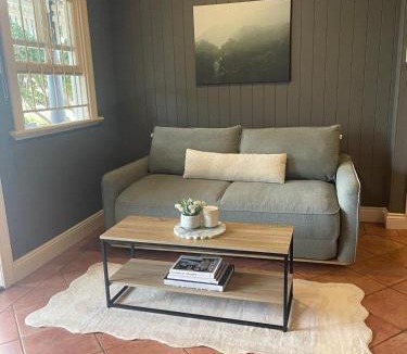 Windsor House | Private Garden Suite in Classic Queenslander - Near CBD and Royal Brisbane Hospital