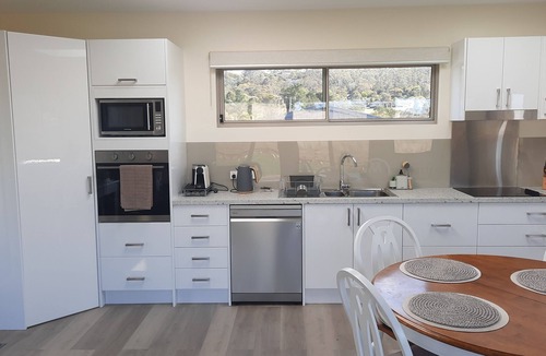 Clifton Beach Cottage | Private Getaway Close to Clifton Beach
