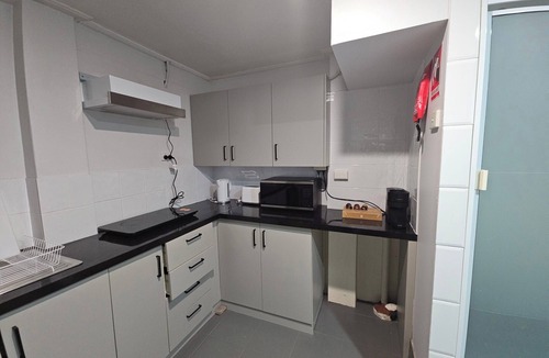 Eleebana House | Private Lower‑Level 2‑Bedroom Unit – Walk to Lake Macquarie