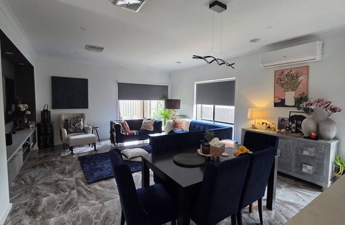 Mount Cottrell House | Private master bedroom + attached ensuite bathroom in a welcoming shared home