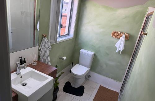 Mango Hill House | Private Master Suite with Ensuite at Mango Hill Home