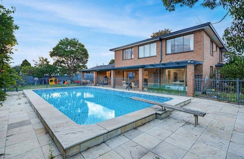 Keysborough House | Private Paradise in Keysborough with pool