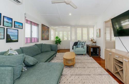 West End House | Private Pool Retreat 3BR 2BA Townsville Pet-Friendly