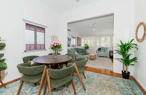 West End House | Private Pool Retreat 3BR 2BA Townsville Pet-Friendly
