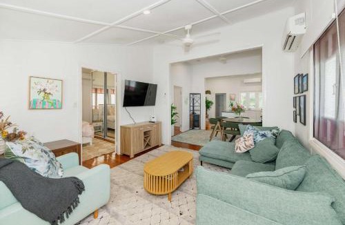 West End House | Private Pool Retreat 3BR 2BA Townsville Pet-Friendly