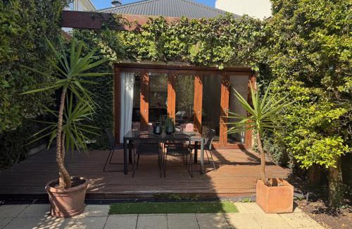 South Yarra House | Private quiet bedroom with ensuite and parking, Chapel St, Sth Yarra