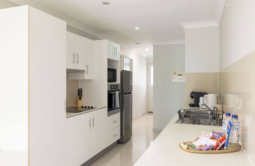 Rocklea Apartment | Private Rocklea 1BR | AC & Train Access | 273B1