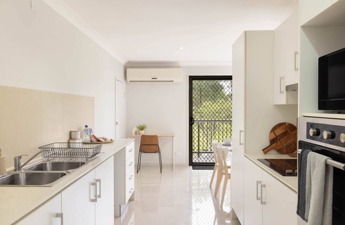 Rocklea Apartment | Private Rocklea 1BR | AC & Train Access | 273B1