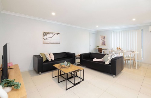 Rocklea Apartment | Private Rocklea 1BR | Walk to Train | AC | 221D1