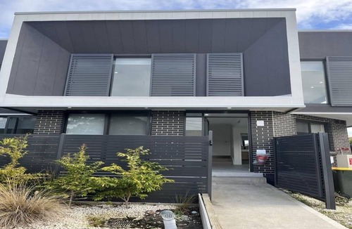 Toongabbie House | Private Room for Rent