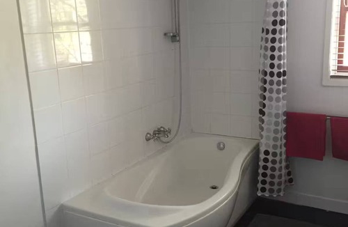 Nundah Apartment | Private Self-contained 1 bedroom Studio with large grassed courtyard.