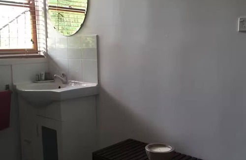 Nundah Apartment | Private Self-contained 1 bedroom Studio with large grassed courtyard.
