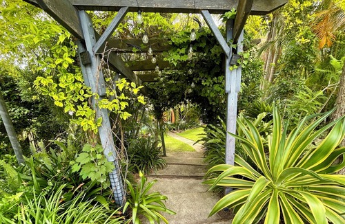 Nelson Bay House | Private & spacious family retreat with aircon & pool.